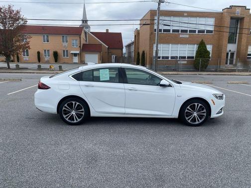 2019 Buick Regal Sportback AWD Essence
