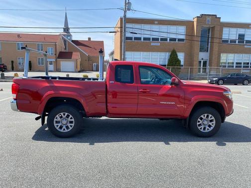 2016 Toyota Tacoma SR5