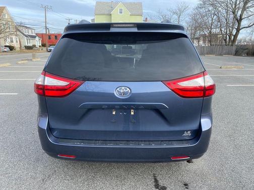 2016 Toyota Sienna LE
