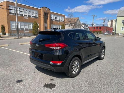 Black Noir Pearl 2017 Hyundai TUCSON SE Plus