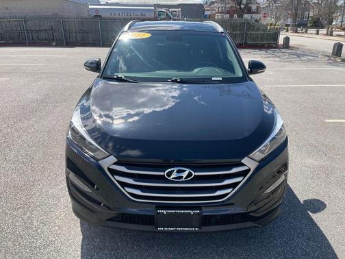 Black Noir Pearl 2017 Hyundai TUCSON SE Plus