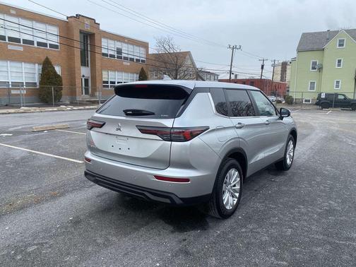 2026 Mitsubishi Outlander ES 2.5 S-AWC