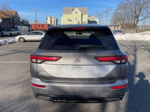 2022 Mitsubishi Outlander SE