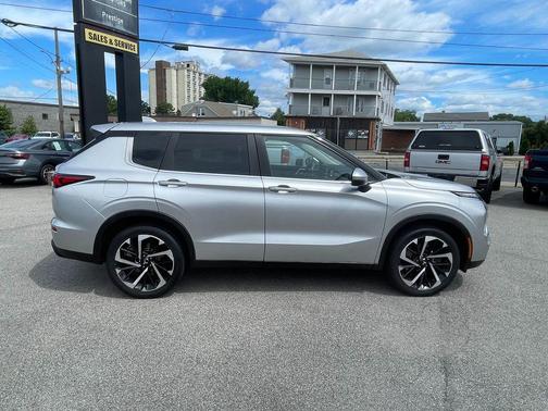 Alloy Silver Metallic 2022 Mitsubishi Outlander ES S-AWC
