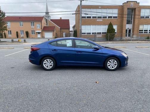 2019 Hyundai ELANTRA SE