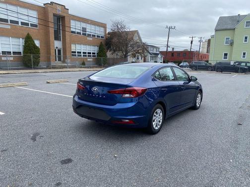 2019 Hyundai ELANTRA SE