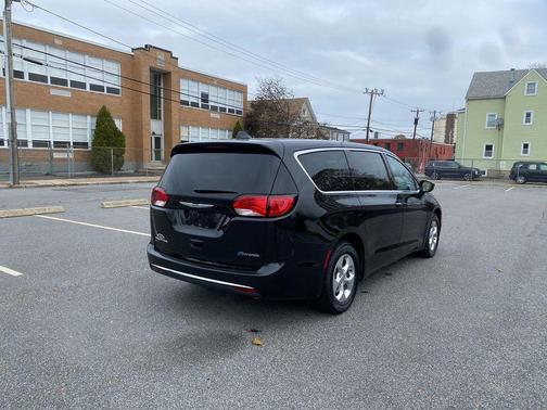 2017 Chrysler Pacifica Hybrid Touring Plus