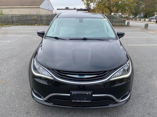 2017 Chrysler Pacifica Hybrid Touring Plus