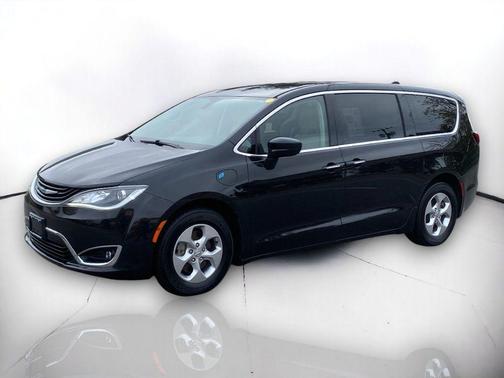 2017 Chrysler Pacifica Hybrid Touring Plus