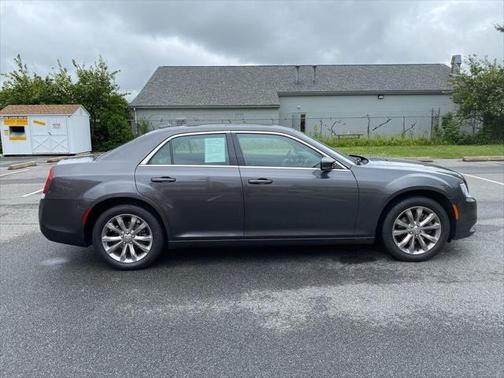 2017 Chrysler 300 Limited