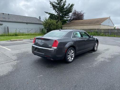 2017 Chrysler 300 Limited