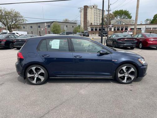 Night Blue Metallic 2016 Volkswagen Golf GTI 2.0T SE 4-Door