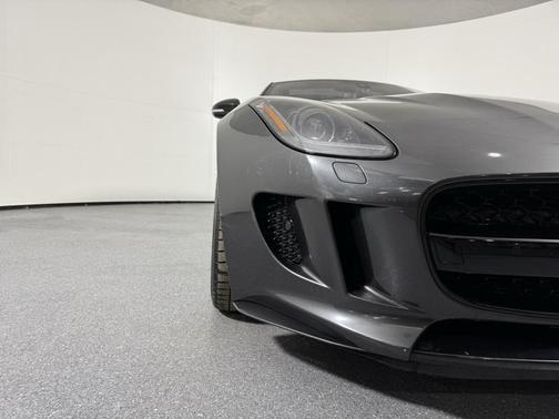 2017 Jaguar F-TYPE R