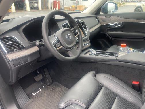 Denim Blue Metallic 2024 Volvo XC90 B6 Ultimate Bright Theme 7-Seater