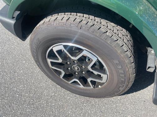 ERUPTION GREEN METALLIC 2025 Ford Bronco Outer Banks