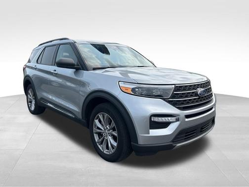 Iconic Silver Metallic 2022 Ford Explorer XLT