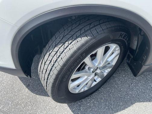 Pearl White Tricoat 2019 Nissan Rogue Hybrid SV