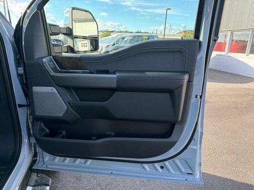 Glacier Gray Metallic Tri-Coat 2026 Ford F-250 Lariat