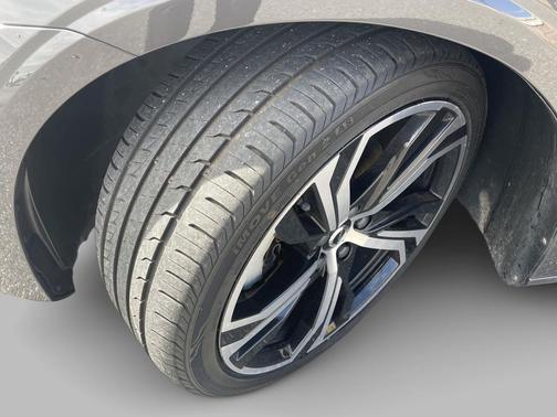 2024 Volvo S60 B5 Plus Dark Theme