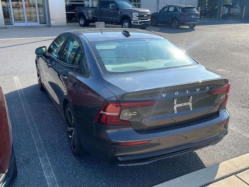 2024 Volvo S60 B5 Plus Dark Theme