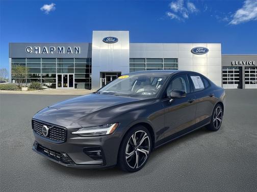 2024 Volvo S60 B5 Plus Dark Theme