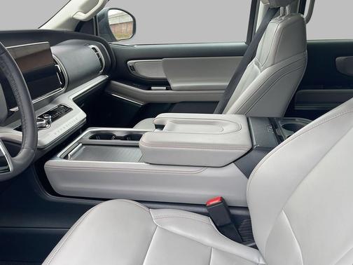 2025 Ford Expedition Max Active 4x4