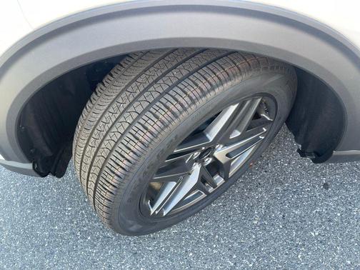 Star White Metallic Tri-Coat 2026 Ford Explorer ST