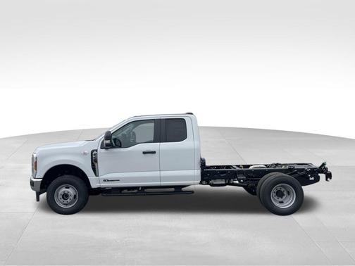 OXFORD WHITE 2026 Ford F-350 XL
