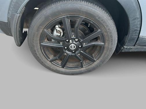 2021 Nissan Kicks SR