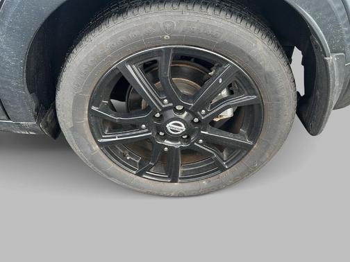 2021 Nissan Kicks SR