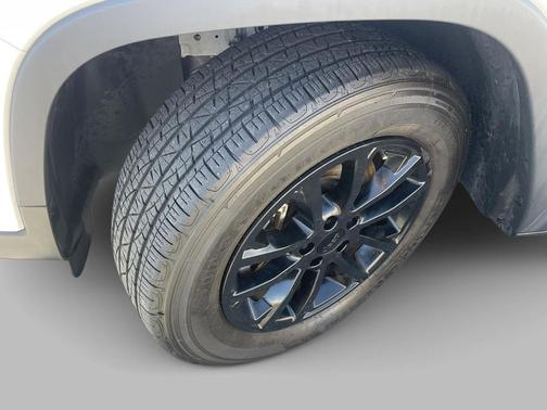 2023 Jeep Cherokee Altitude