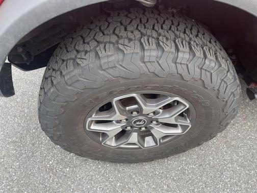 HOT PEPPER RED MET TINT CC 2023 Ford Bronco Badlands