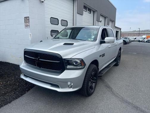 2017 RAM 1500 Night Crew Cab 4x4 5'7' Box