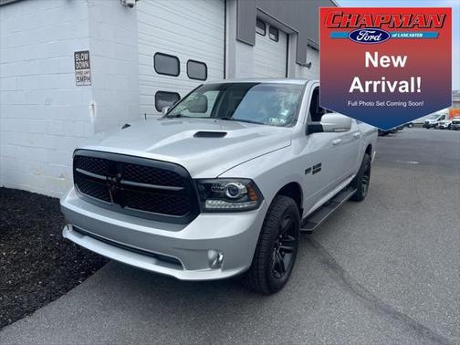 2017 RAM 1500 Night Crew Cab 4x4 5'7' Box