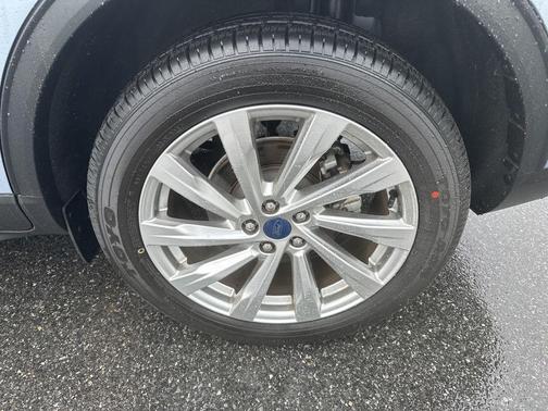 ICED BLUE SILVER METALLIC 2022 Ford Escape Titanium