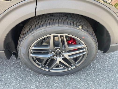 Agate Black Metallic 2026 Ford Explorer ST