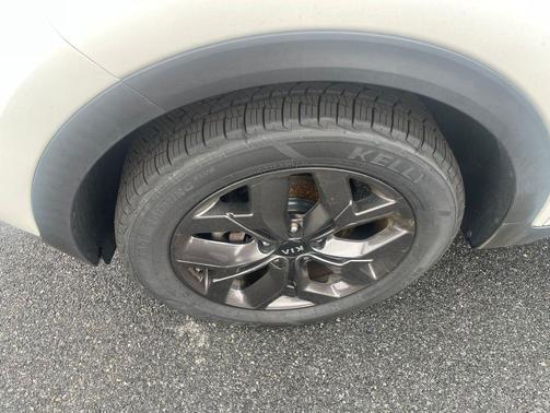 Snow White Pearl 2022 Kia Sportage LX
