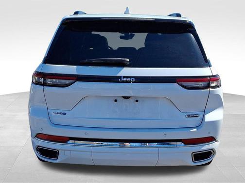 Bright White Clearcoat 2022 Jeep Grand Cherokee Overland