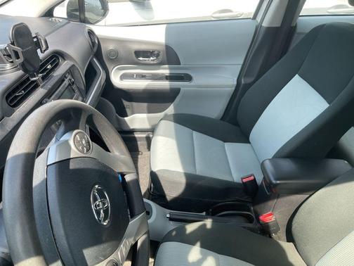 2014 Toyota Prius c Four