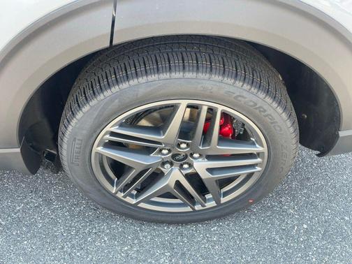 SPACE WHITE METALLIC 2026 Ford Explorer ST-Line