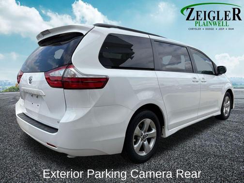 Super White 2018 Toyota Sienna LE