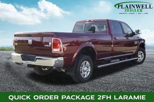 2017 RAM 3500 Laramie Crew Cab 4x4 8' Box