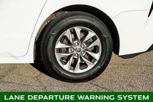 2021 Toyota Sienna LE