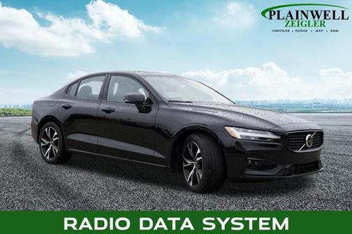 2023 Volvo S60 B5 Plus Dark Theme