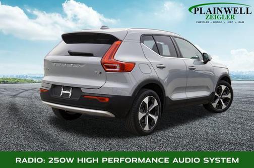 2024 Volvo XC40 B5 Plus Bright Theme
