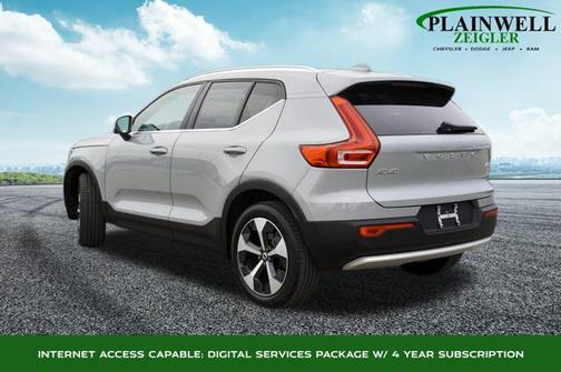2024 Volvo XC40 B5 Plus Bright Theme