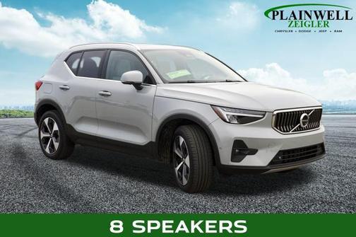 2024 Volvo XC40 B5 Plus Bright Theme