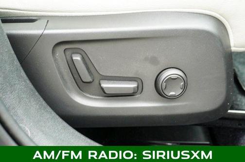 2024 Volvo XC40 B5 Plus Bright Theme