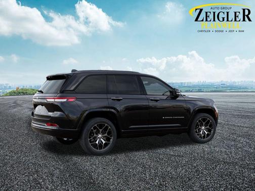 diamond black crystal pearlcoat 2026 Jeep Grand Cherokee Summit