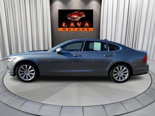 2017 Volvo S90 T6 Momentum